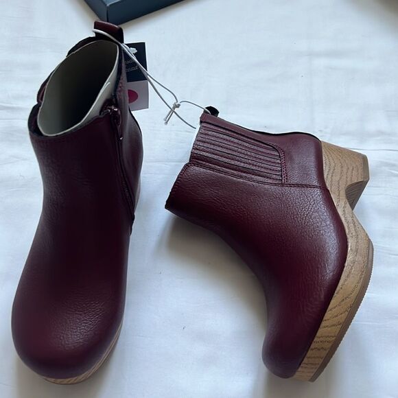 𝅺⭐️UNIVERSAL Thread Burgundy Red Memory Foam Judith Clog Boots Size 5⭐️ - Picture 5 of 7